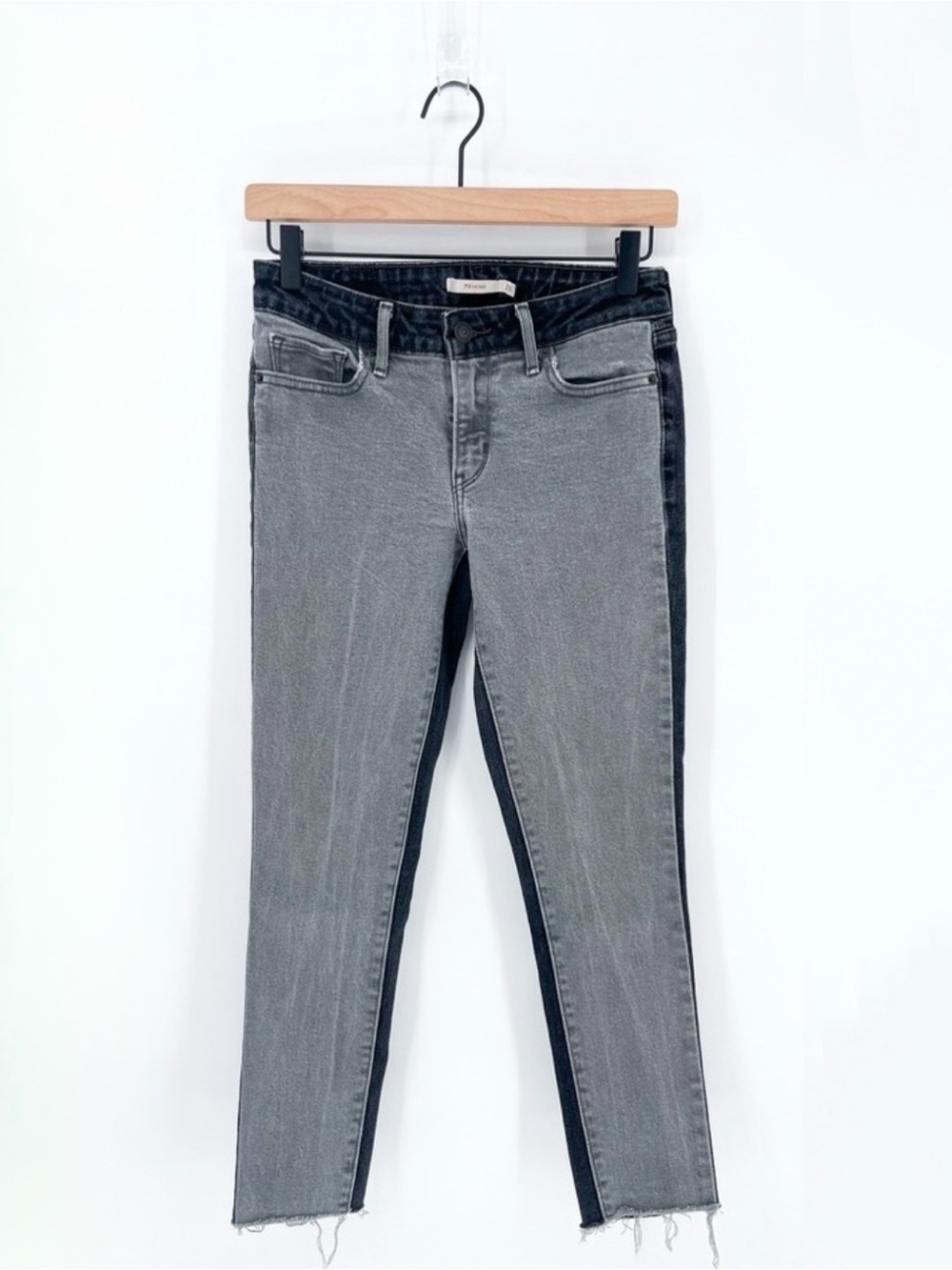 ☀️ 3/$25 Levi’s 711 Two-Toned Skinny Jeans Raw Hem Black/Gray Size 25